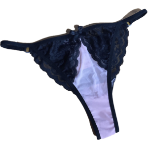 Tanga rosa y encaje negro